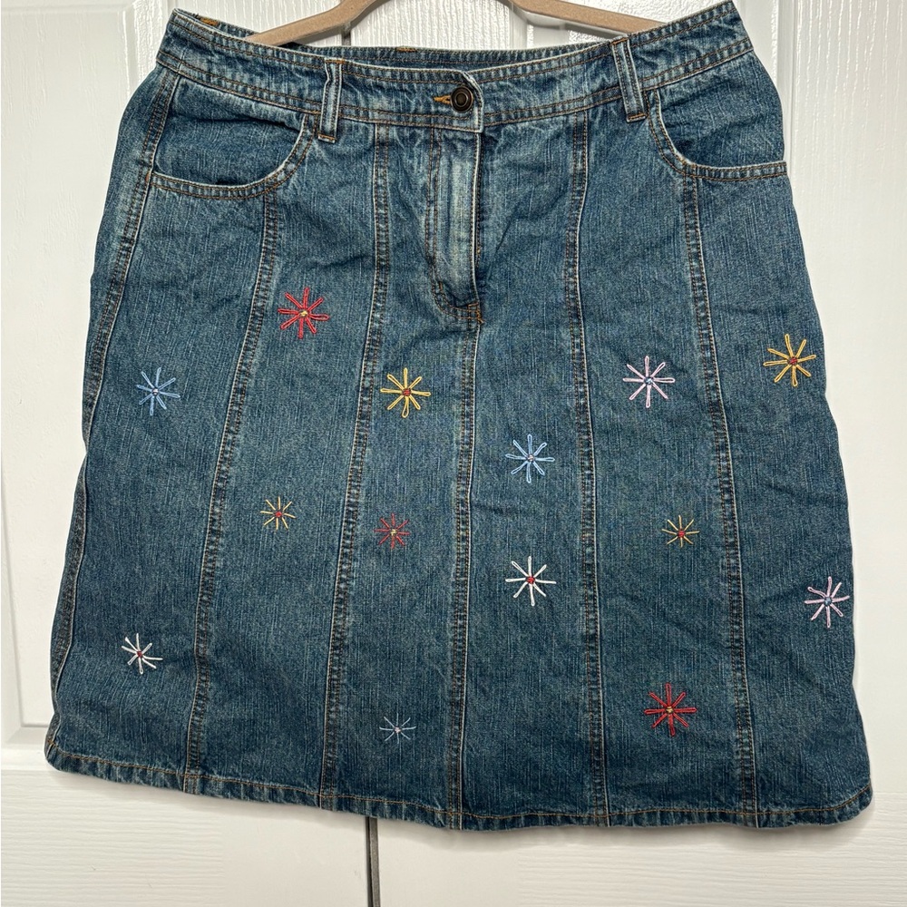 floral embroidered denim mid length skirt!🌸